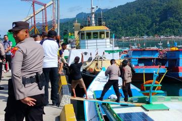 KPU Kaimana mulai distribusikan logistik pemilu ke distrik terjauh