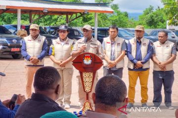 KPU Papua Barat atensi khusus distribusi logistik di empat kabupaten