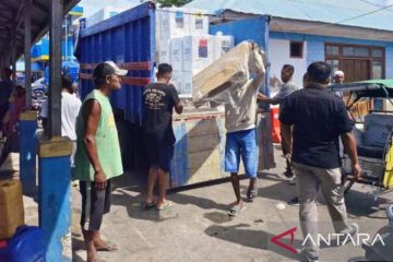 KPU Buru mulai distribusi logistik pemilu ke empat kecamatan