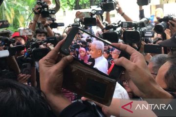 Ganjar tanggapi hasil hitung cepat sementara: Percaya enggak?