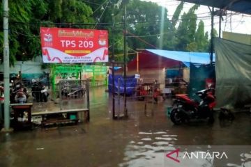 Legislator usul ke depan perbanyak TPS dalam ruangan antisipasi hujan