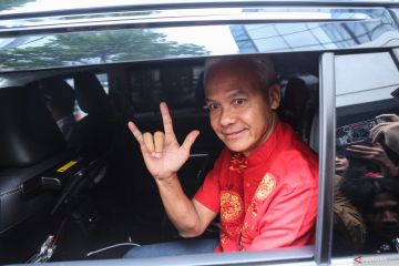Ganjar ingatkan relawan hormati proses sedang berjalan
