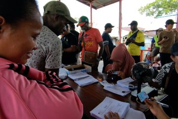 PPD Agats di Asmat bagikan formulir undangan memilih Pemilu 2024