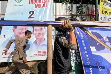 Melihat proses penertiban APK di Kota Bogor dan Tangerang