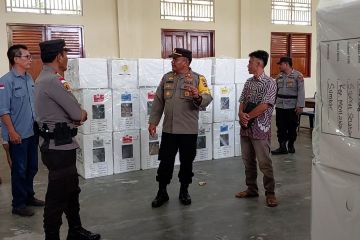 Mulai Selasa, PPK Siberut Selatan distribusikan logistik TPS terjauh