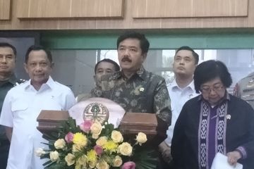 Menko Hadi pastikan hasil rekapitulasi nasional selesai tepat waktu