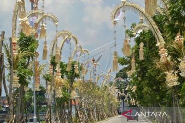 Pemprov Bali siapkan penjor di rute menuju lokasi World Water Forum