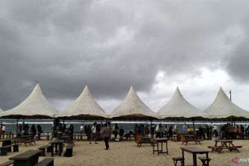 Cuaca buruk, panitia tunda final dayung PON nomor SUP