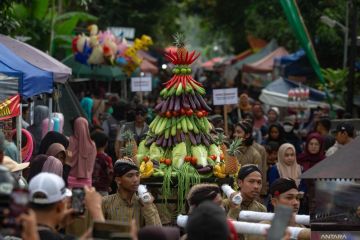 Upacara Adat Nyadran Makam Sewu