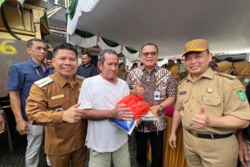 Bank Kalbar dukung Pemrov Kalbar hadirkan operasi pasar murah di Sambas