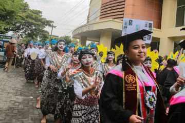 Arak-arakan wisuda unik di Yogyakarta