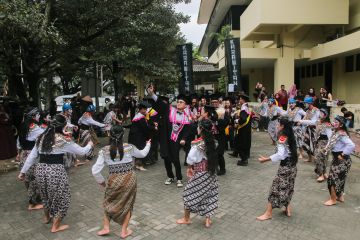 Arak-arakan wisuda unik di Yogyakarta