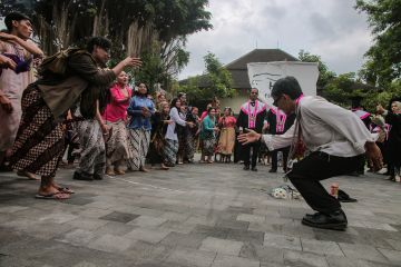 Arak-arakan wisuda unik di Yogyakarta