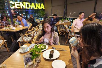 Royal Angkringan hadirkan cita rasa Nusantara diiringi musik keroncong