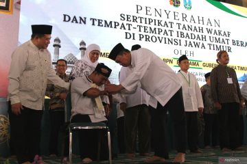 Menteri ATR/BPN serahkan sertipikat tanah wakaf dan tempat ibadah