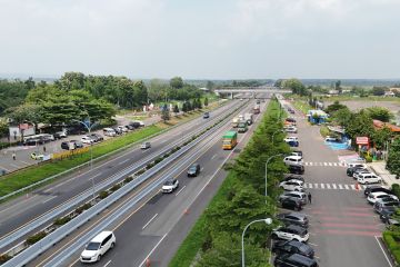Arus kendaraan ke Cirebon meningkat di H-2 Natal