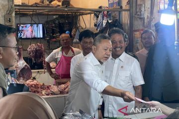 Menko Zulhas memastikan harga pangan di Cirebon stabil menjelang tahun baru