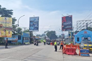 Polres Garut melakukan pengurasan arus kendaraan menuju objek wisata