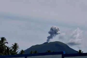 Gunung Ibu hari ini semburkan abu setinggi 600 meter