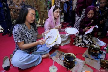 Komisi VII DPR kunjungi Kampung Batik Okra