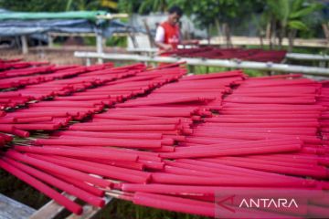 Produksi hio jelang Imlek di Tangerang