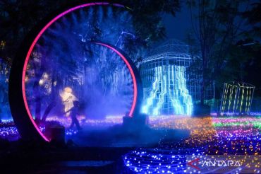 Wisata Wahana Galactic Glow saat libur Idul Adha
