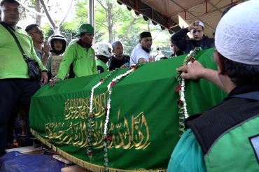 Kapolda Metro Jaya hingga anggota DPR hadiri pemakaman Affan Kurniawan