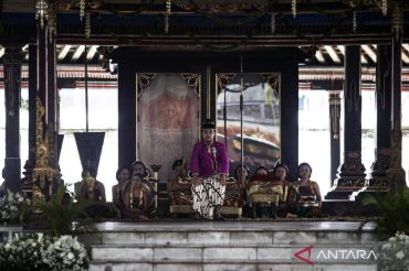 Upacara penobatan Raja baru Keraton Solo Pakubowono XIV