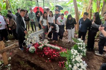 Korban Pesawat ATR 42-500 Esther Aprilita dimakamkan di Bogor