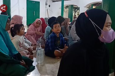 Los peregrinos acuden en masa al turismo religioso del Viejo Bantén y los atascos de tráfico