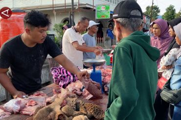 Warga terdampak bencana Agam antusias beli daging jelang Ramadhan