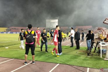 Semen Padang menahan imbang 10 pemain PSIM Yogyakarta