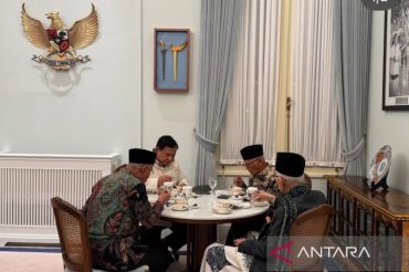 Prabowo berbuka puasa bersama pimpinan NU, Muhammadiyah, MUI di Istana