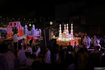 Beginilah suasana haru dan meriah warnai takbir keliling di Kota Tua Ampenan Mataram