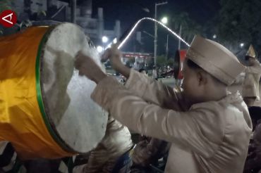 Warga Kota Pandan Tapteng berpawai malam takbiran dengan sederhana
