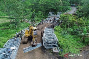 Pembangunan jembatan bailey atasi persoalan jalan putus pascalongsor Probolinggo