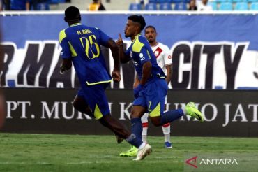 Arema FC bungkam Persis Solo 2-0