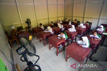 Kemendikdasmen bangun 26 ruang kelas darurat di Sumbar