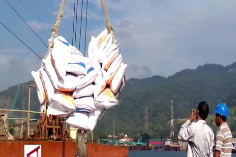 Beras Vietnam disimpan di gudang bulog cikande