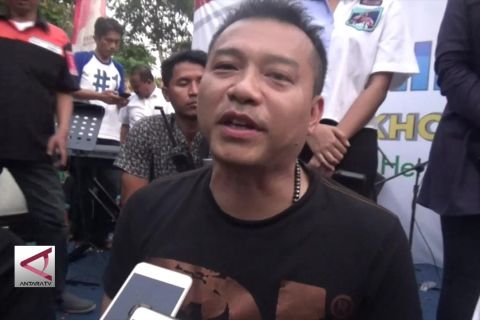 Anang buat lagu dangdut untuk Khofifah-Emil