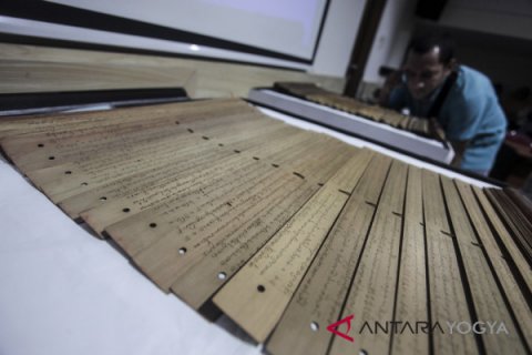 KENALKAN LONTAR SASTRA KUNA