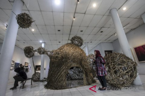 PAMERAN SENI RUPA LENG