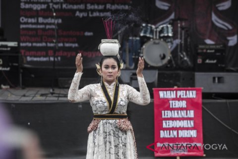 Pentas solidaritas seniman Yogyakarta