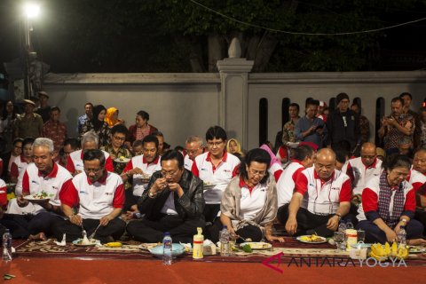 DHAHAR KEMBUL TUMPENGAN PANCASILA