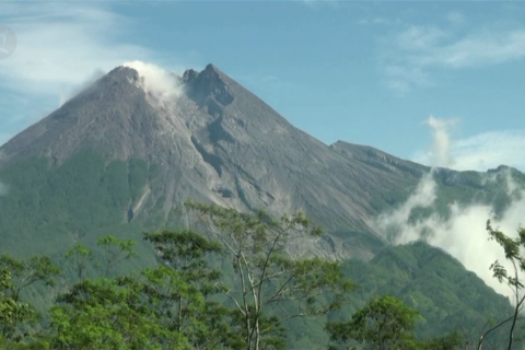 Penyebab status waspada Merapi berlangsung setahun