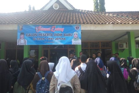 Pengumuman penerimaan siswa baru di SMAN 1 Way Jepara ditunda