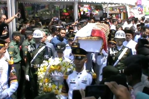 Jenazah Ichsan Yasin Limpo dimakamkan di TPU Panaikang Makassar