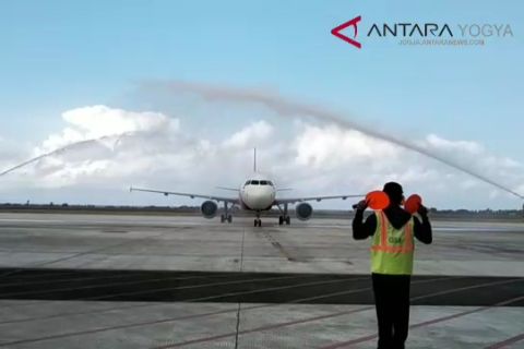 VIDEO: AirAsia mendarat perdana di BIY/YIA