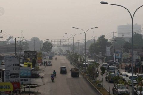 Kabut asap tebal selimuti Kota Pekanbaru