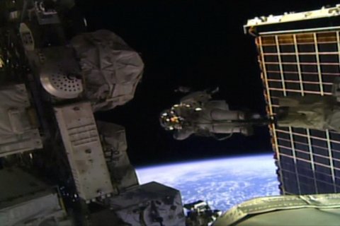 Cetak sejarah, tim astronot perempuan NASA berjalan di luar angkasa